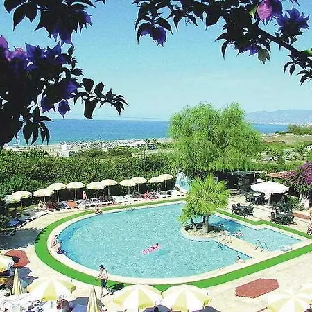 Titan Club Ultra 4*